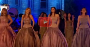 Celtic Women Give A Great Performance of 'Amazing Grace'