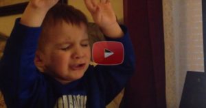 This Little One Praises God While Singing 10,000 Reasons