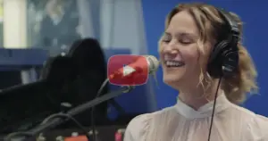 Jennifer Nettles Sings O Holy Night/Hallelujah Mashup & It's Beautiful!